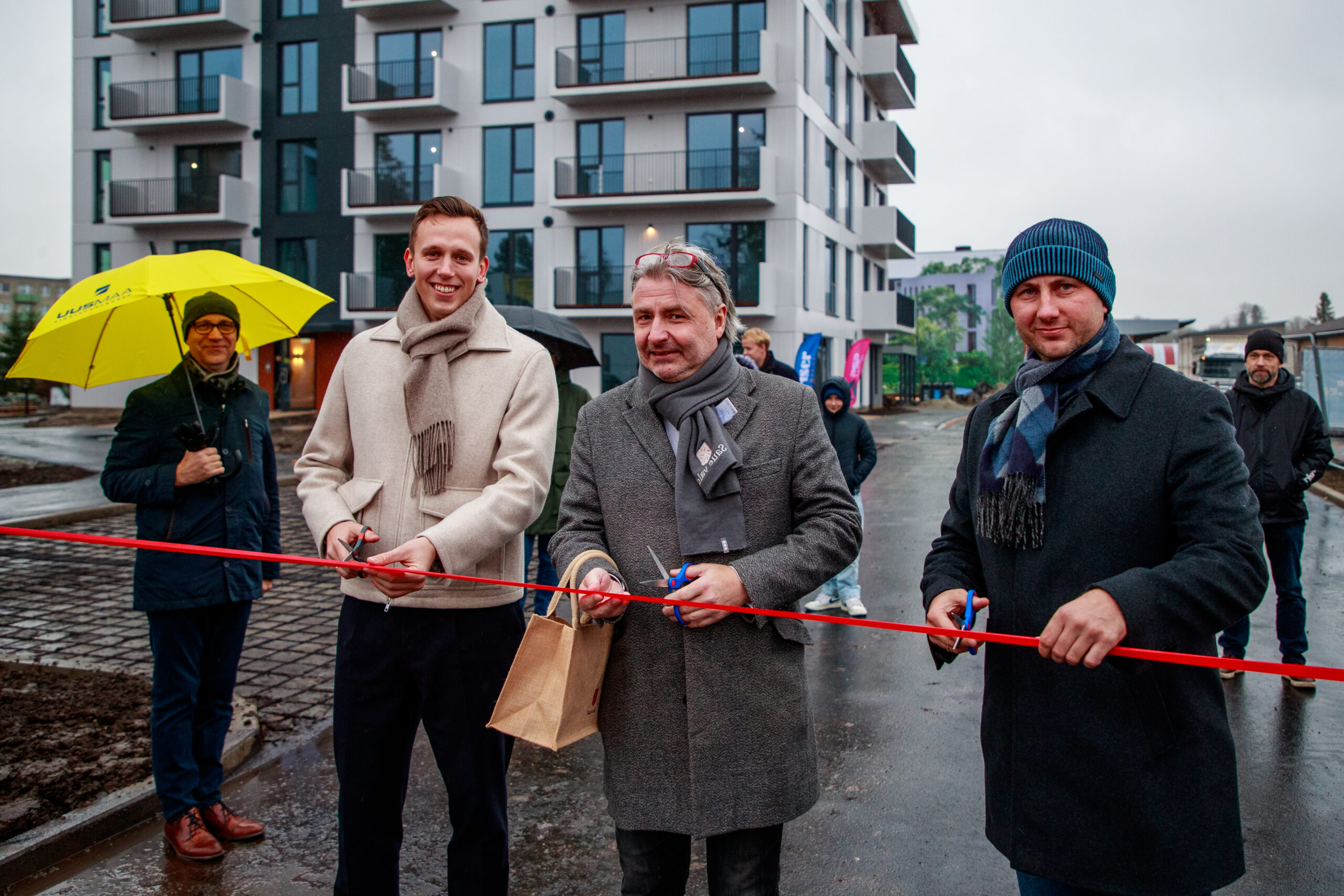 28.novembril avati pidulikult uus Keskuse tänava lõik, millega tähistati Saue linna südamesse rajatava Keskuse Kodude arenduse I etapi valmimist. Sellega tänava